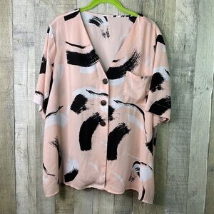 XXL Short Sleeve Faux Button Front Blouse w/1 Pocket
Pink/White/Black